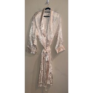 Victoria’s Secret Vintage Satin Cream Robe Size Medium/Large New with‎ Tags